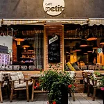 Le Petit Hotel 3*