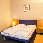 Le Petit Hotel