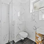 Le Petit Hotel