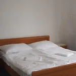 Le Petit Hotel